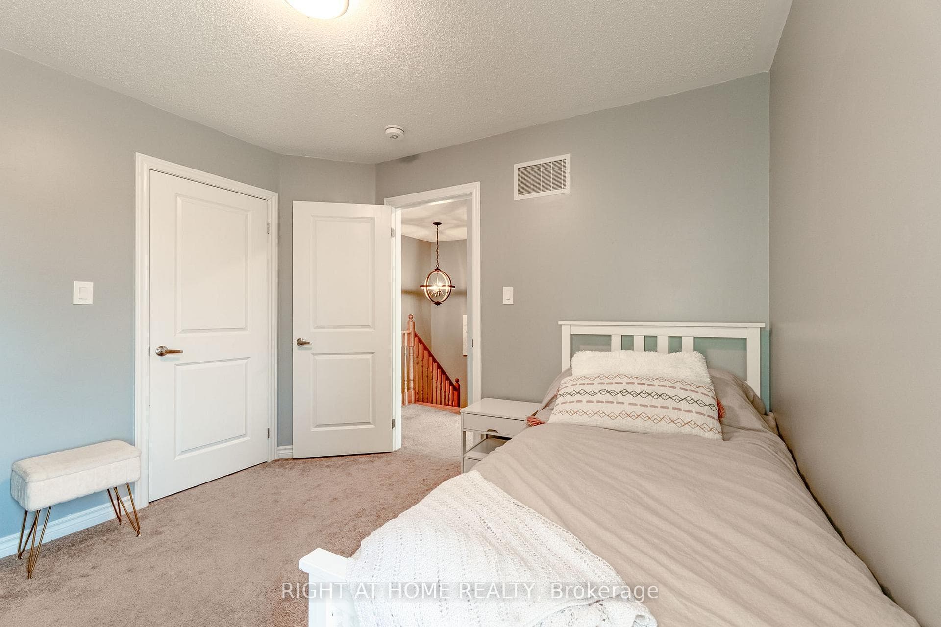 72 Wagner Crescent photo 27