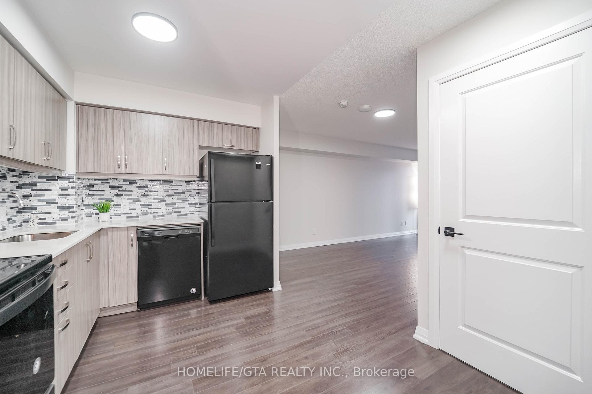 30 Meadowglen Place Unit 1001 photo 18