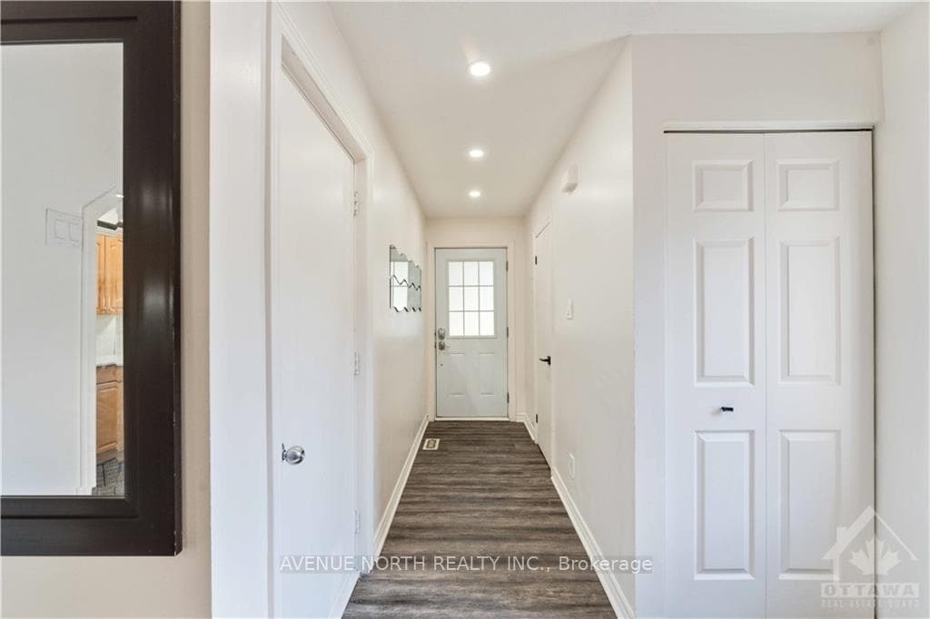 453 CANOTIA Place photo 3