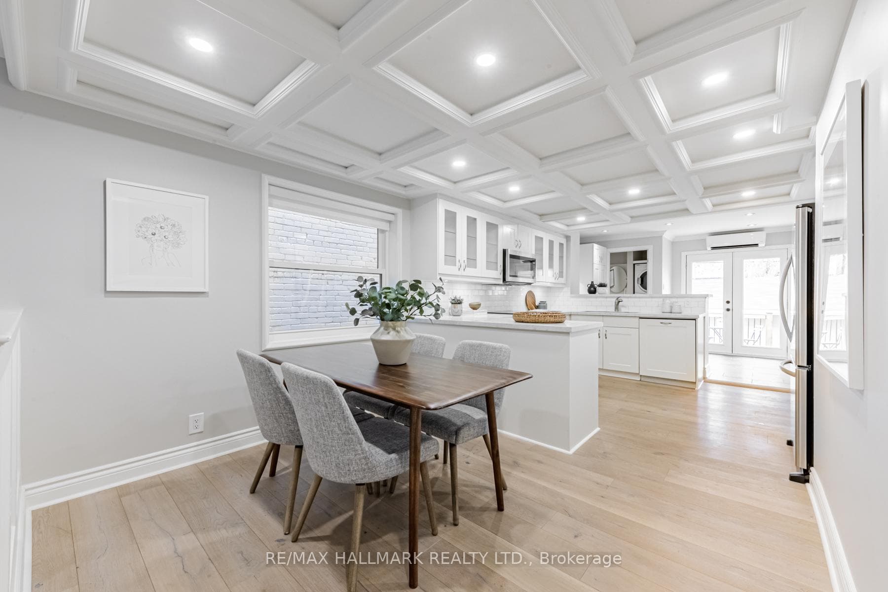 22 Larchmount Avenue photo 6