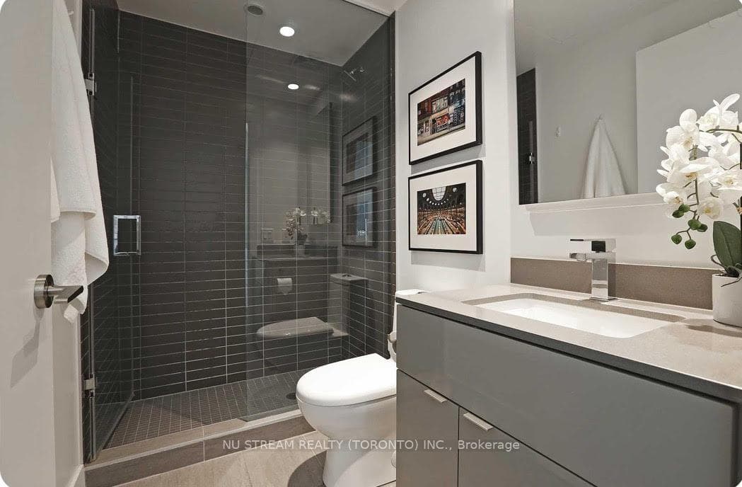 7 Grenville Street Unit 1712 photo 10