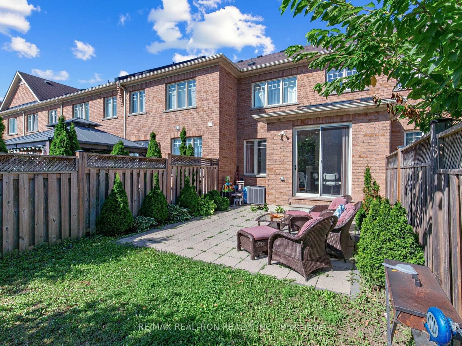 135 Windrow Street photo 33