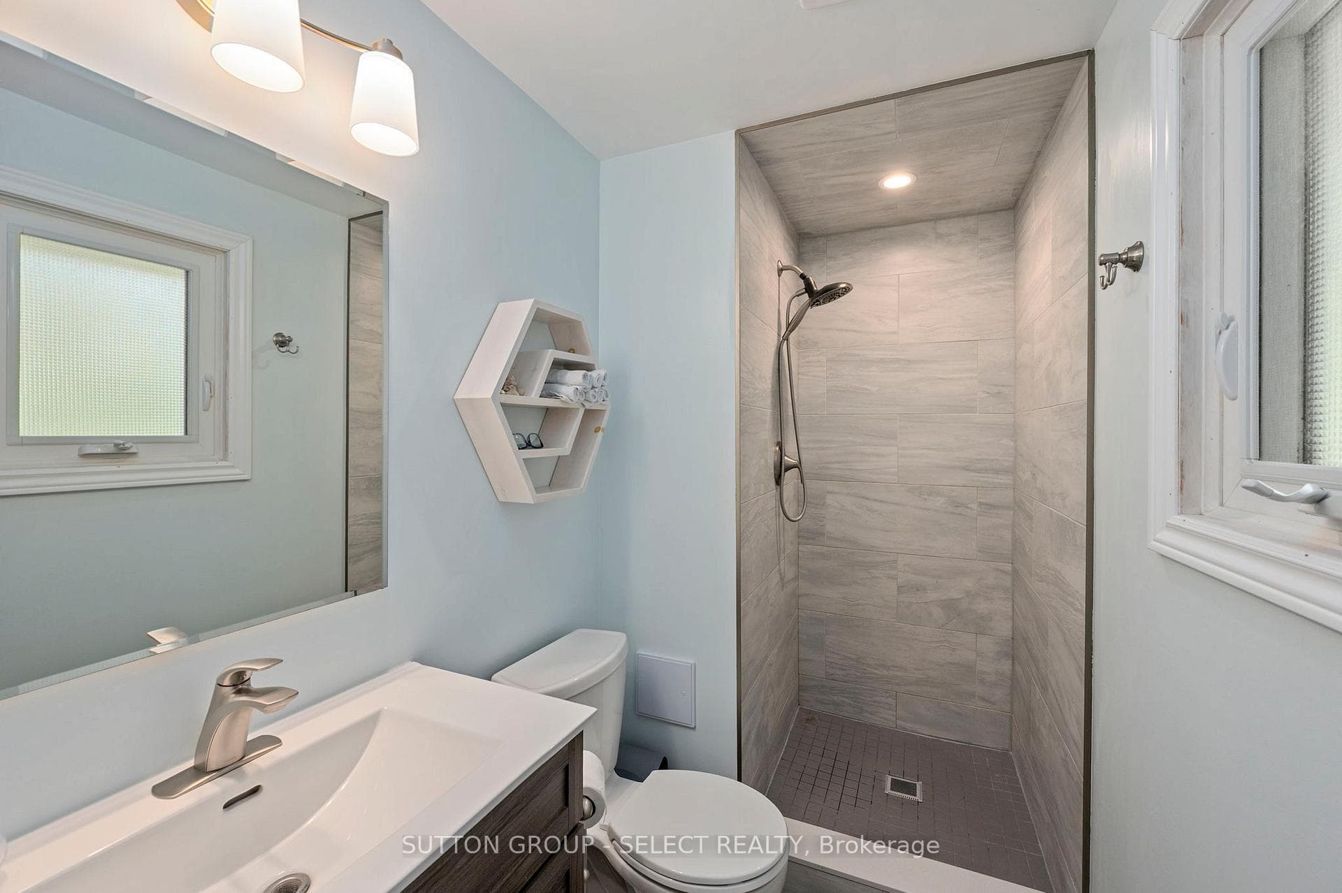 286 Highview Crescent photo 18