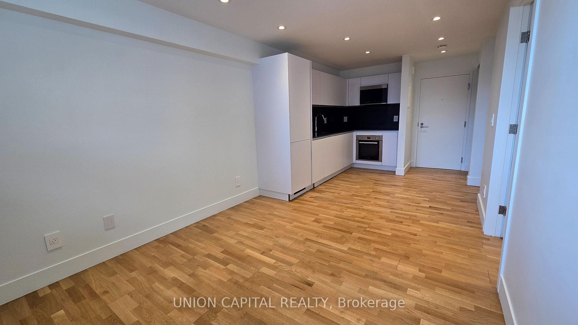 230 Oak Street Unit 905 photo 1