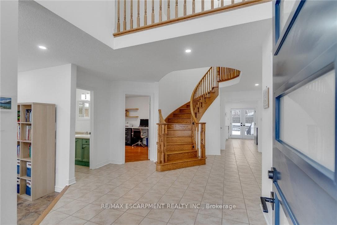 191 Hawkswood Trail photo 2