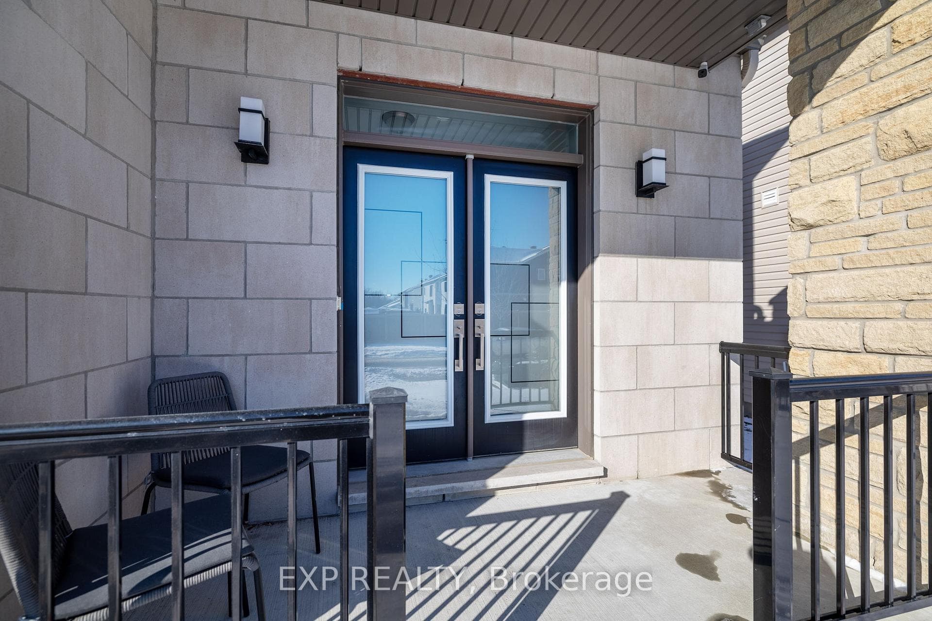 639 Parade Drive photo 2