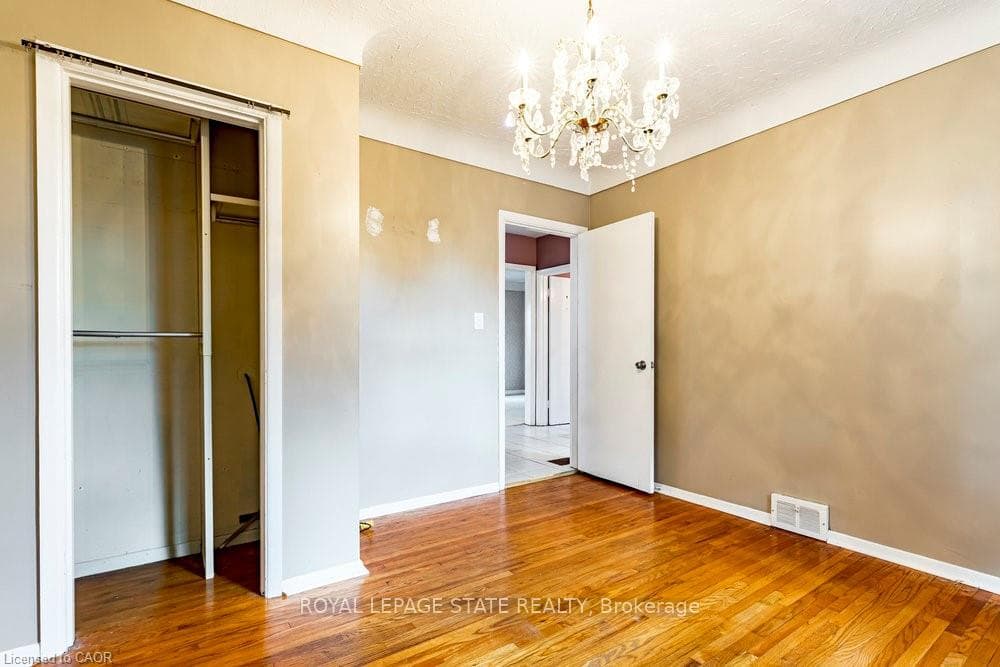 8 Sylvia Crescent photo 14