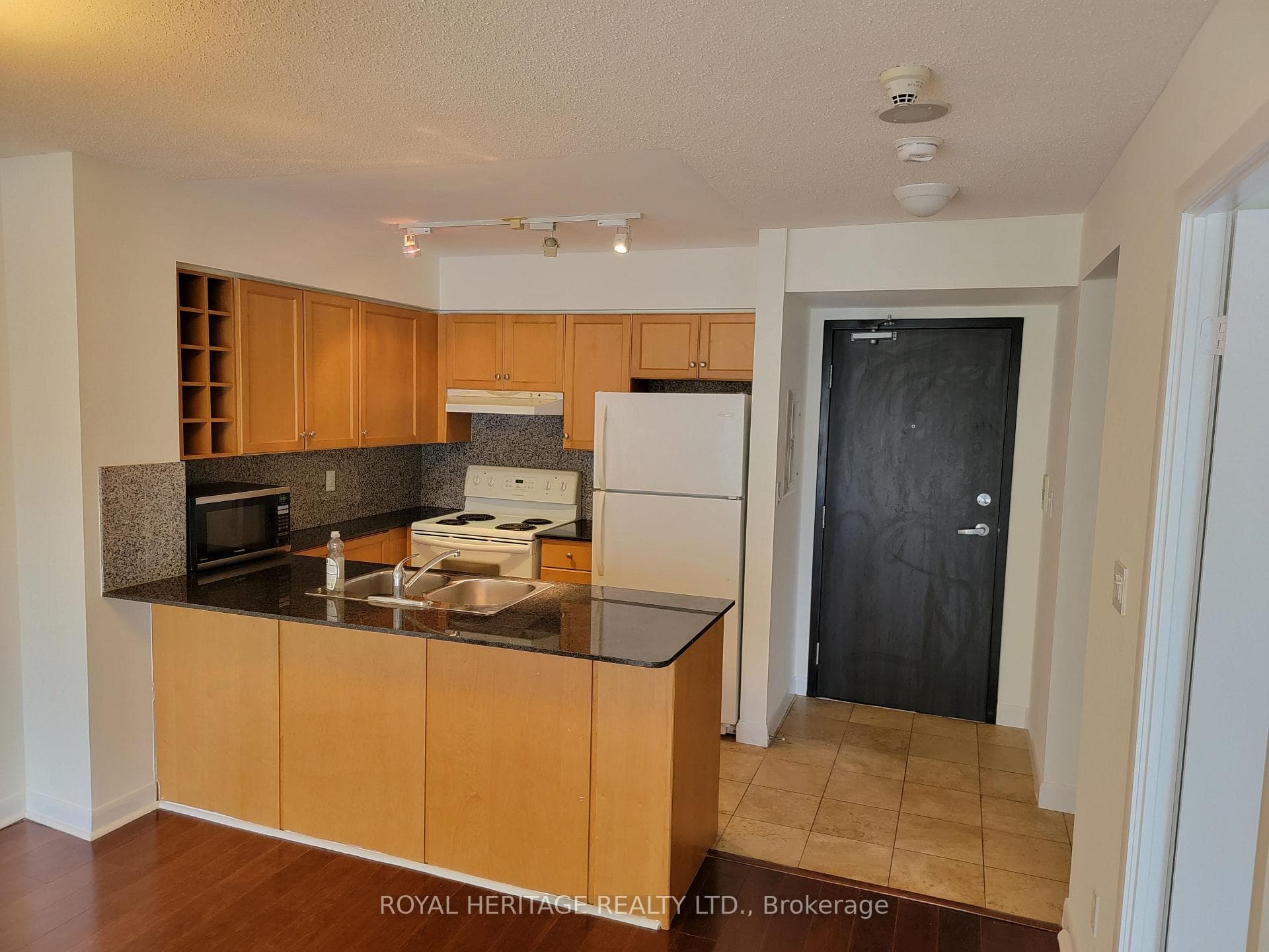 210 Victoria Street Unit 2307 photo 3