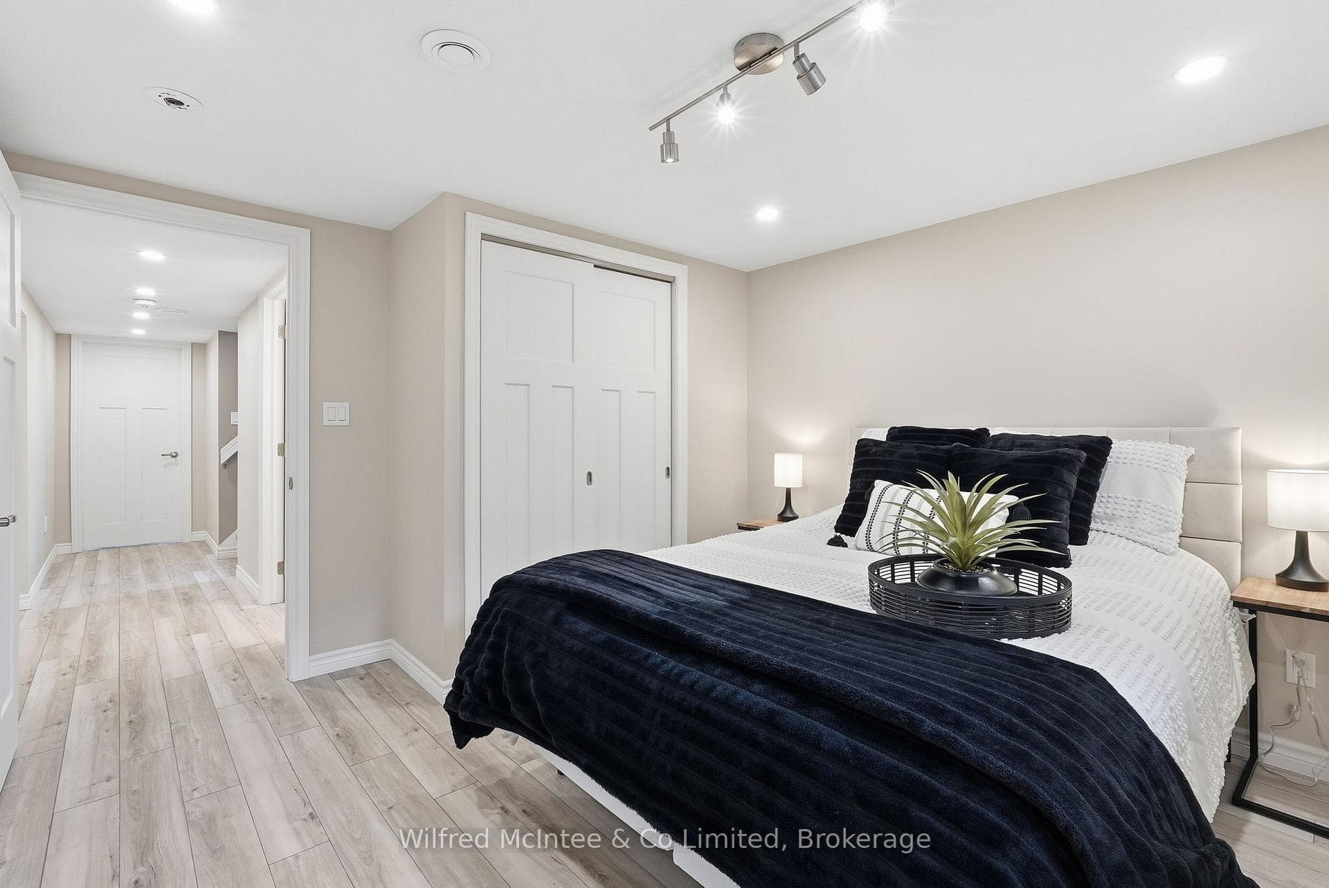 322 Thomas Street photo 34