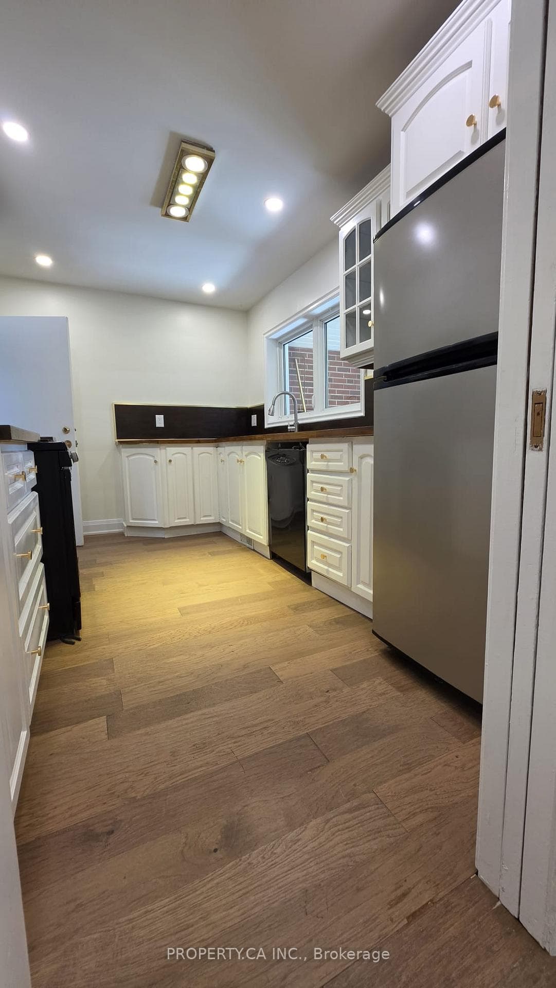 121 Trayborn Drive Unit Main photo 8