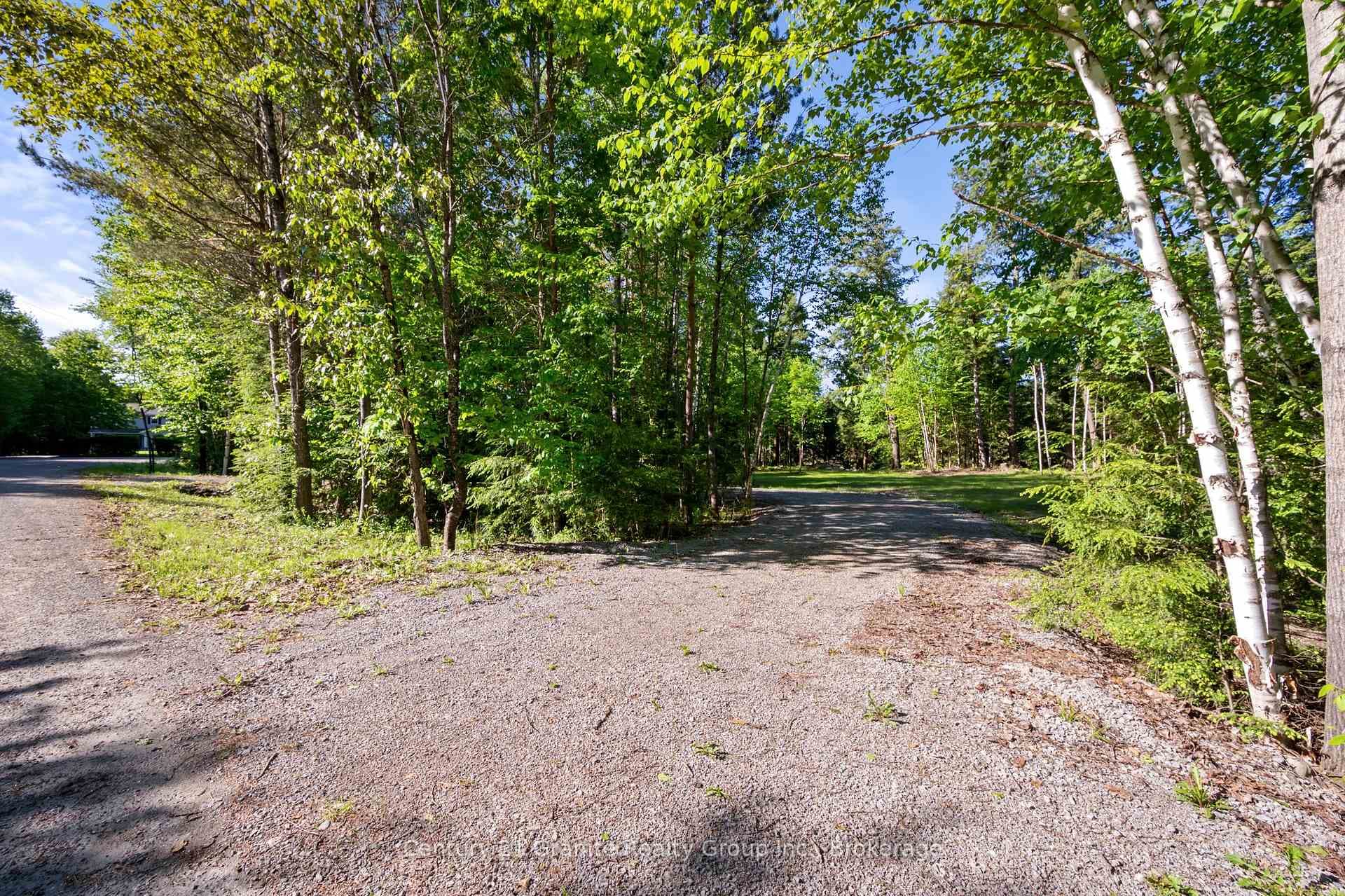 1042 SUBURBAN Court photo 23