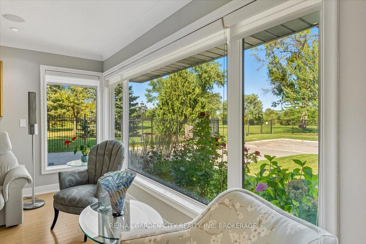 112 Riverdale Drive photo 4