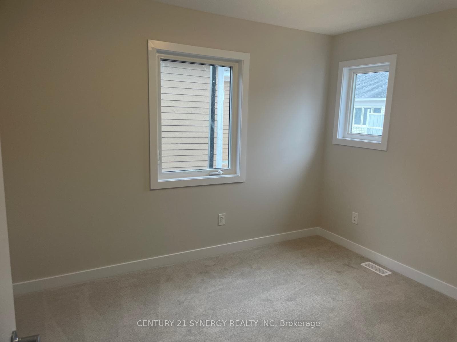 516 Oldenburg Avenue photo 8