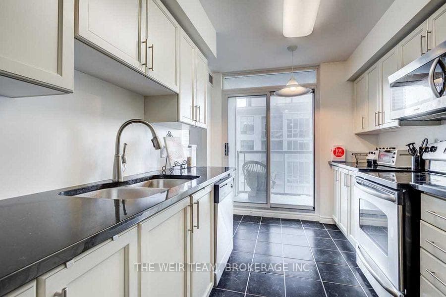 51 Lower Simcoe Street Unit 1807 photo 3