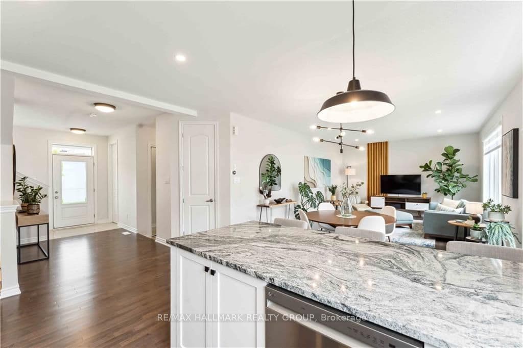 726 VENNECY Terrace photo 13