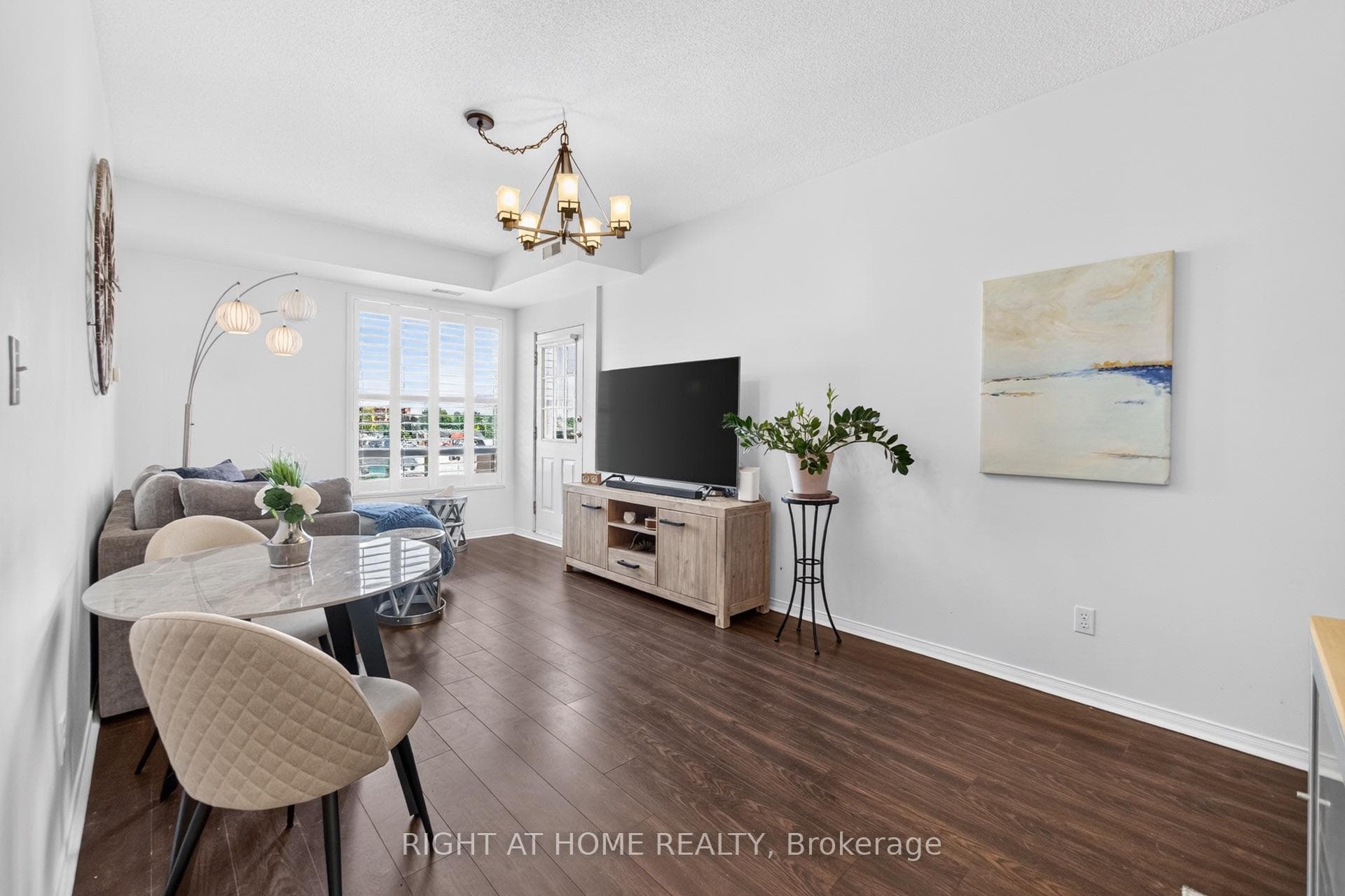 Bright Living/Dining