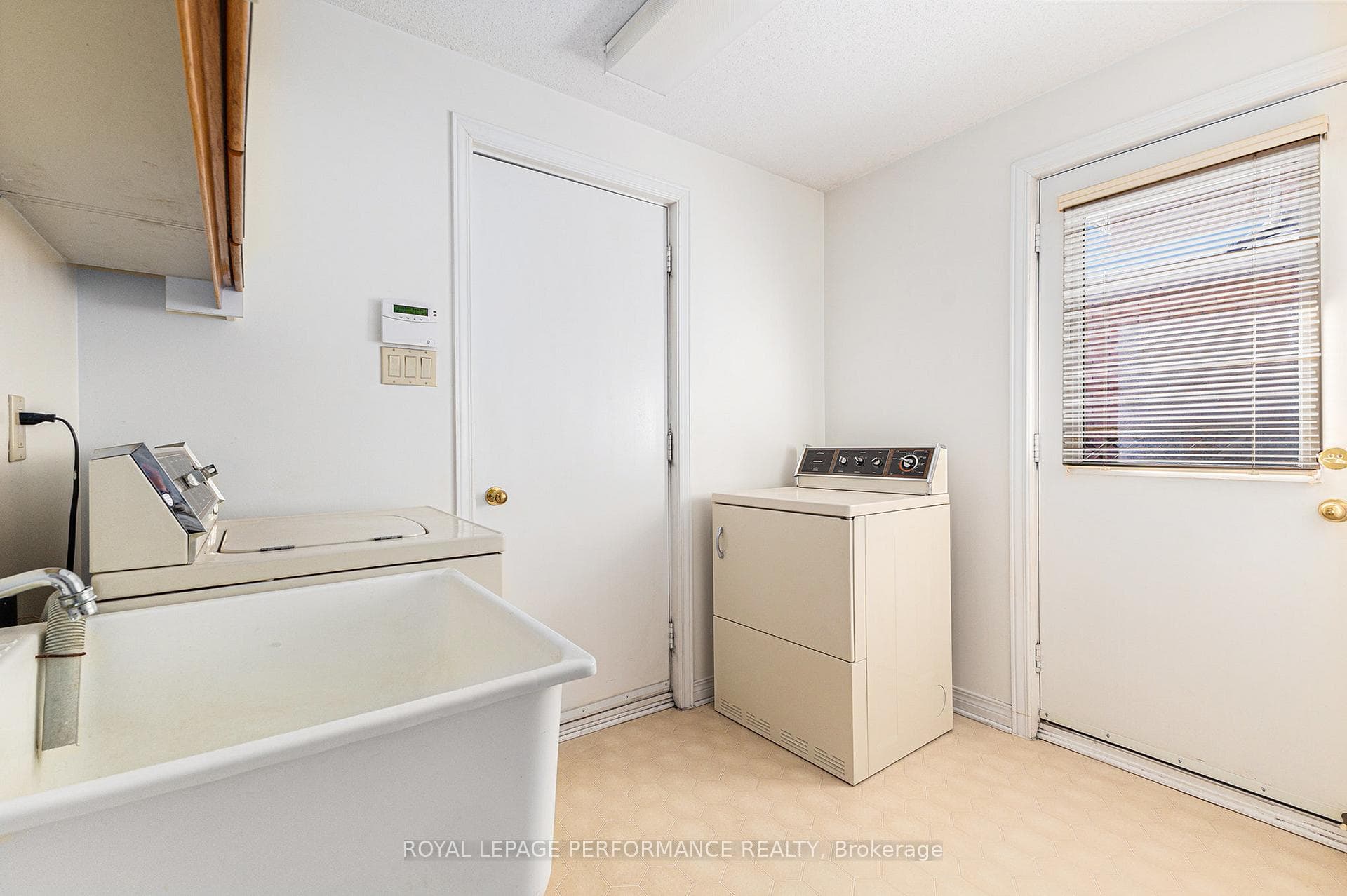 53 Zokol Crescent photo 28