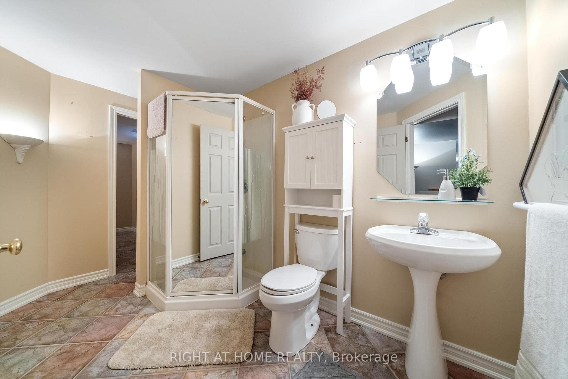615 Young Avenue photo 43