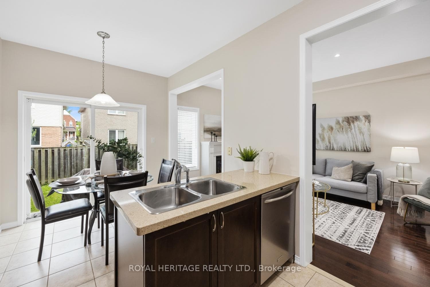 27 Westray Crescent photo 8