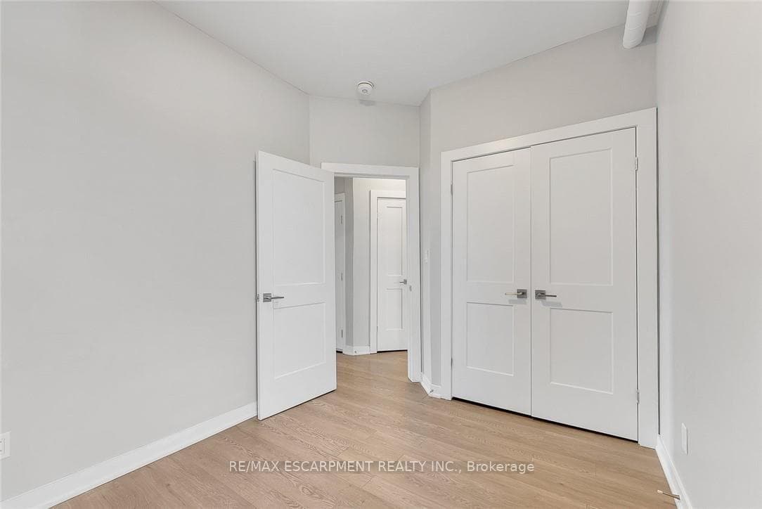 657 BARTON Street Unit 302 photo 19