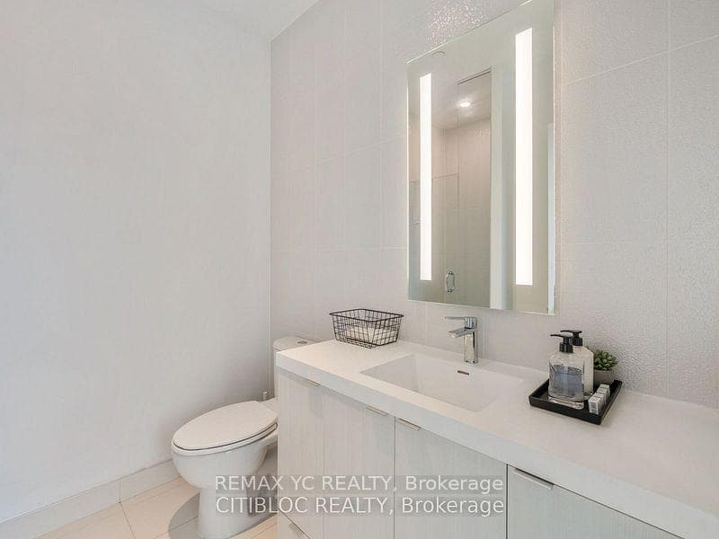 585 Bloor Street Unit 317 photo 12