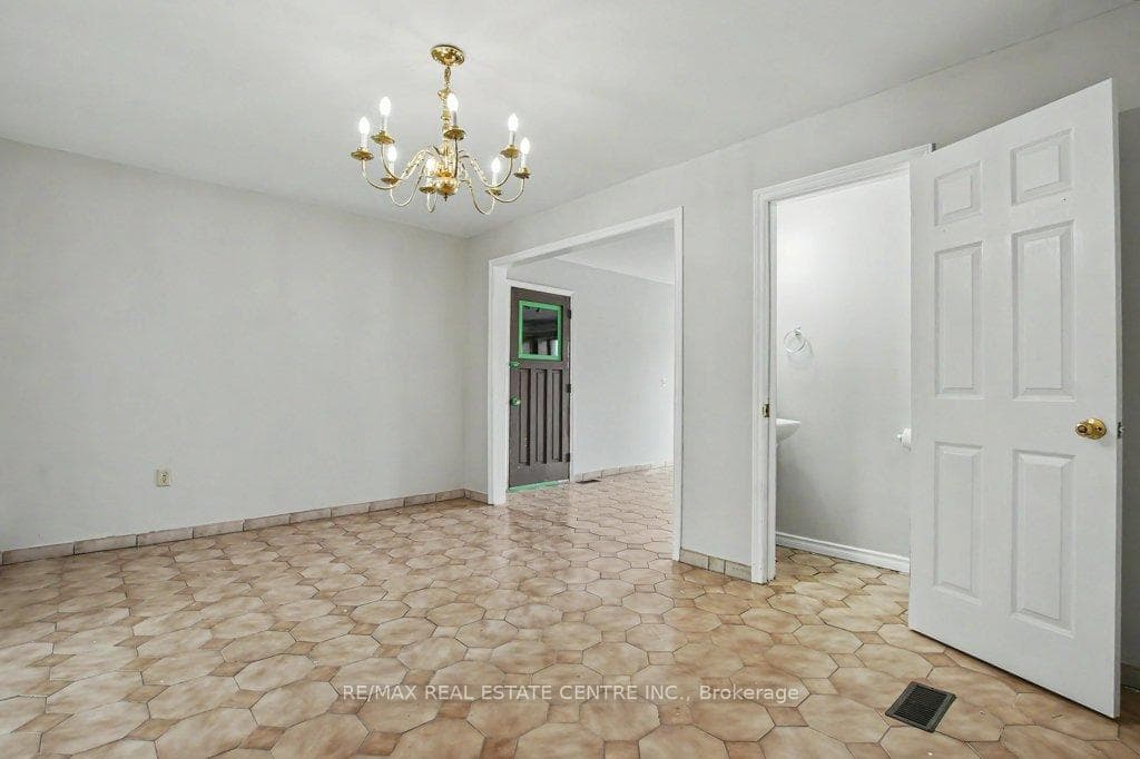 273 Elliott Street photo 15