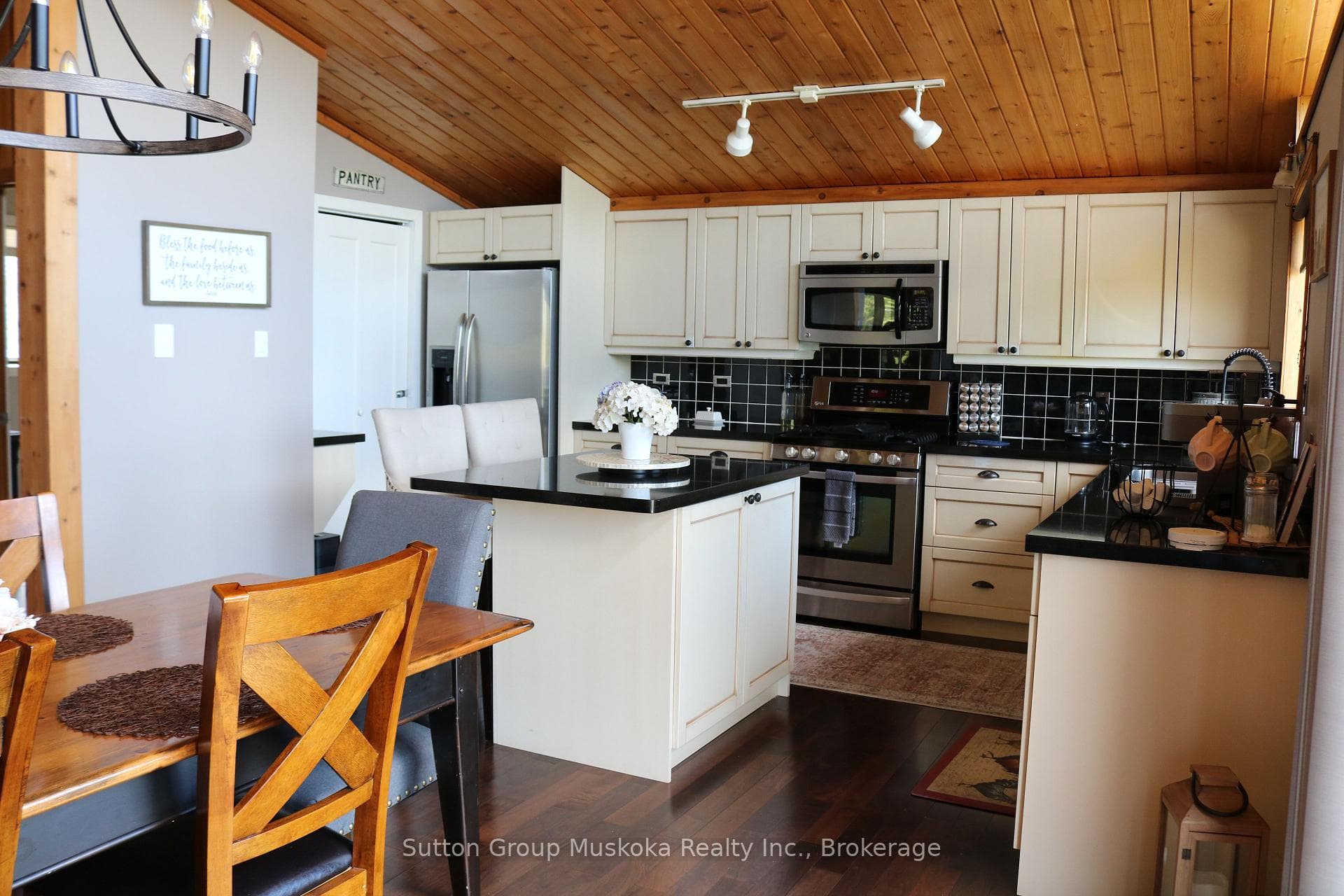 gourmet kitchen