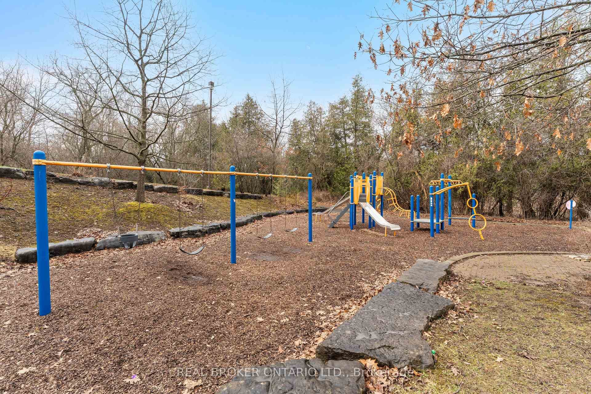 206 London Lane photo 45
