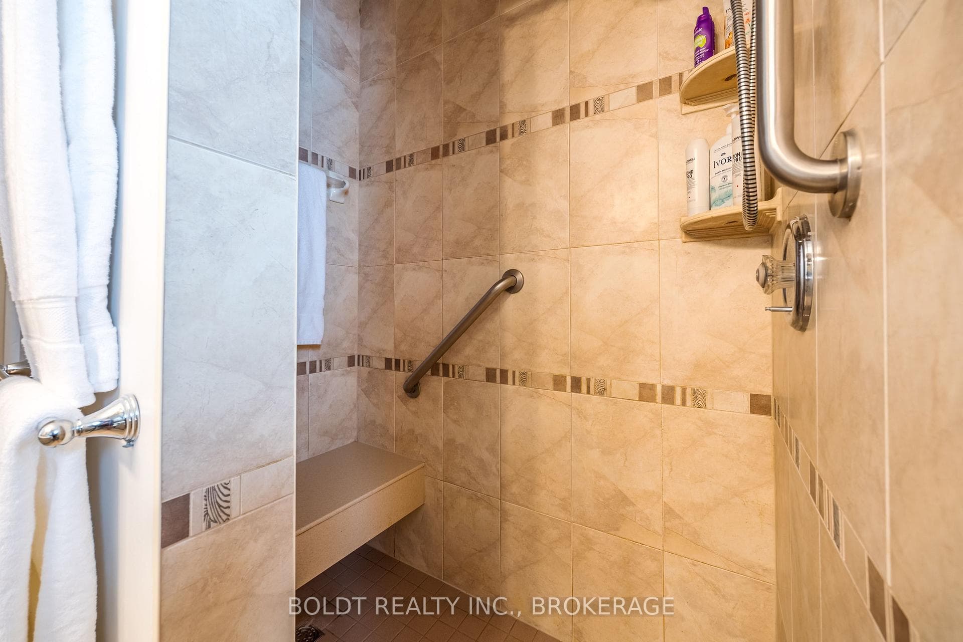 468 Lakeshore Road photo 24