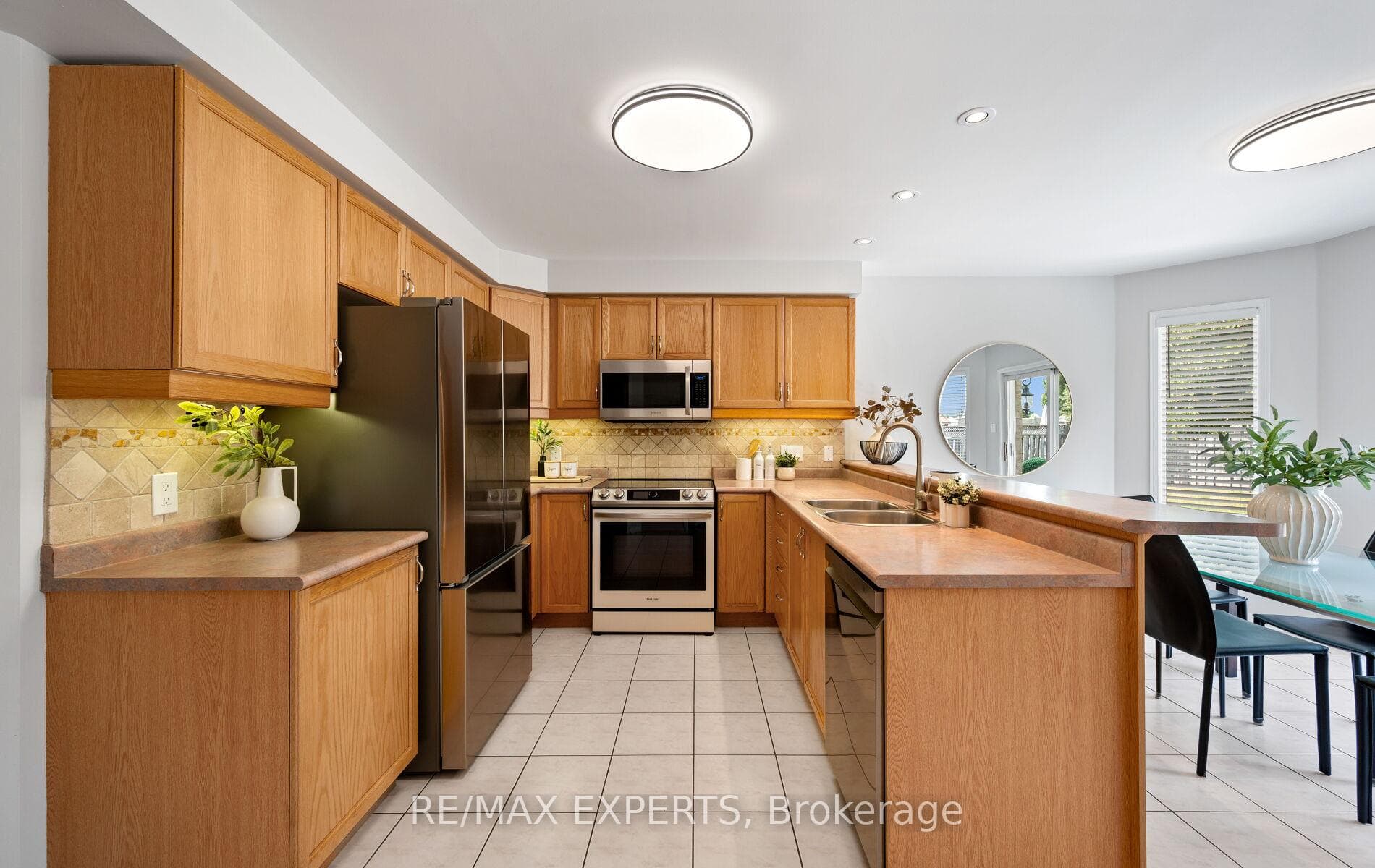 214 Waterbury Street photo 14