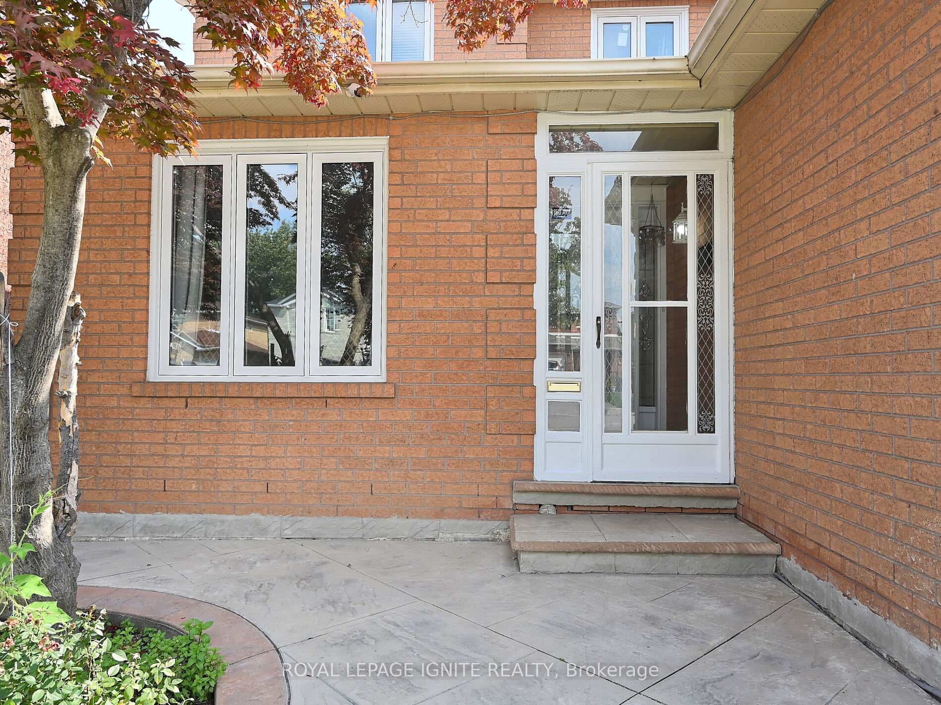 1466 Emerson Lane photo 3