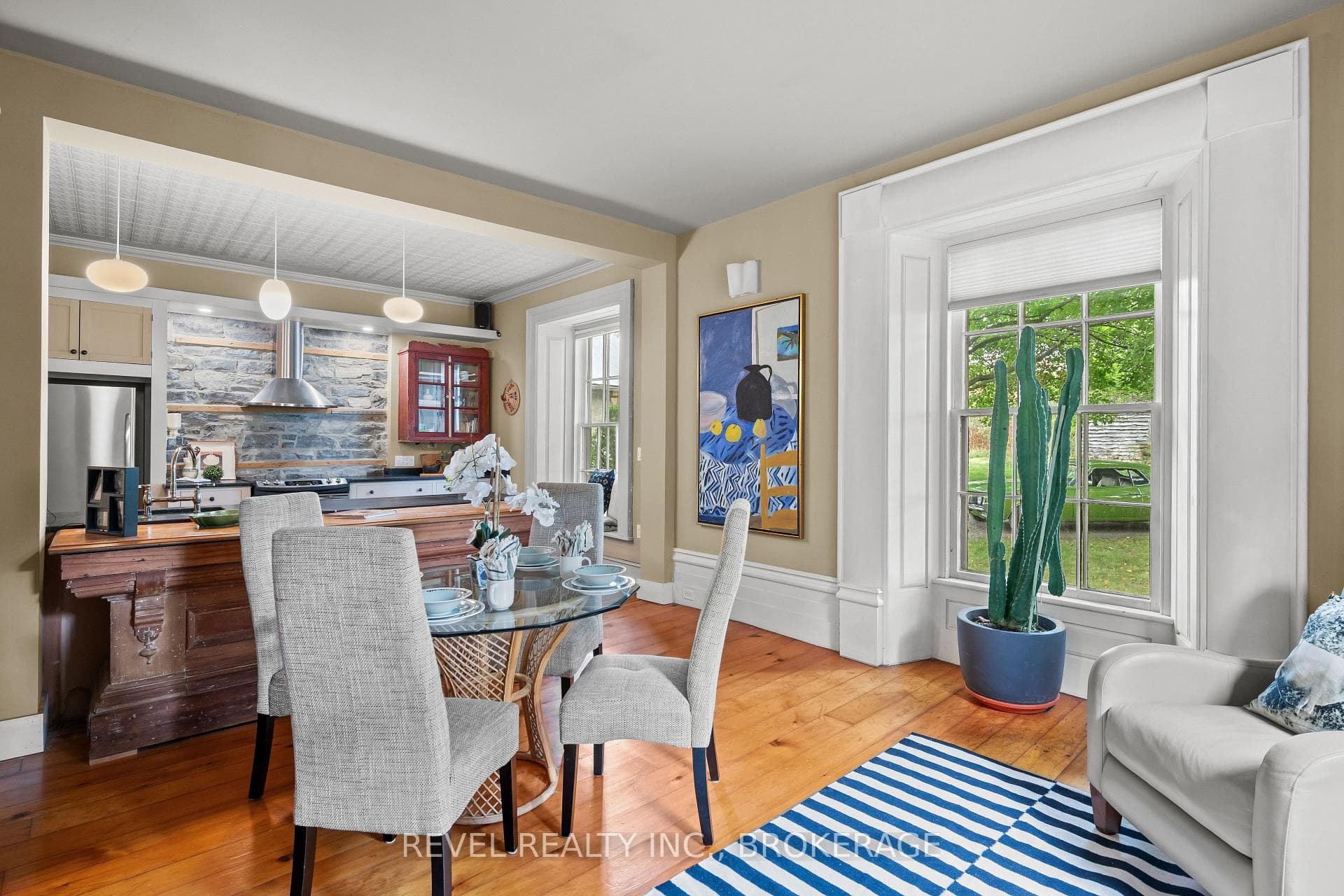 4247 Henderson Road photo 18