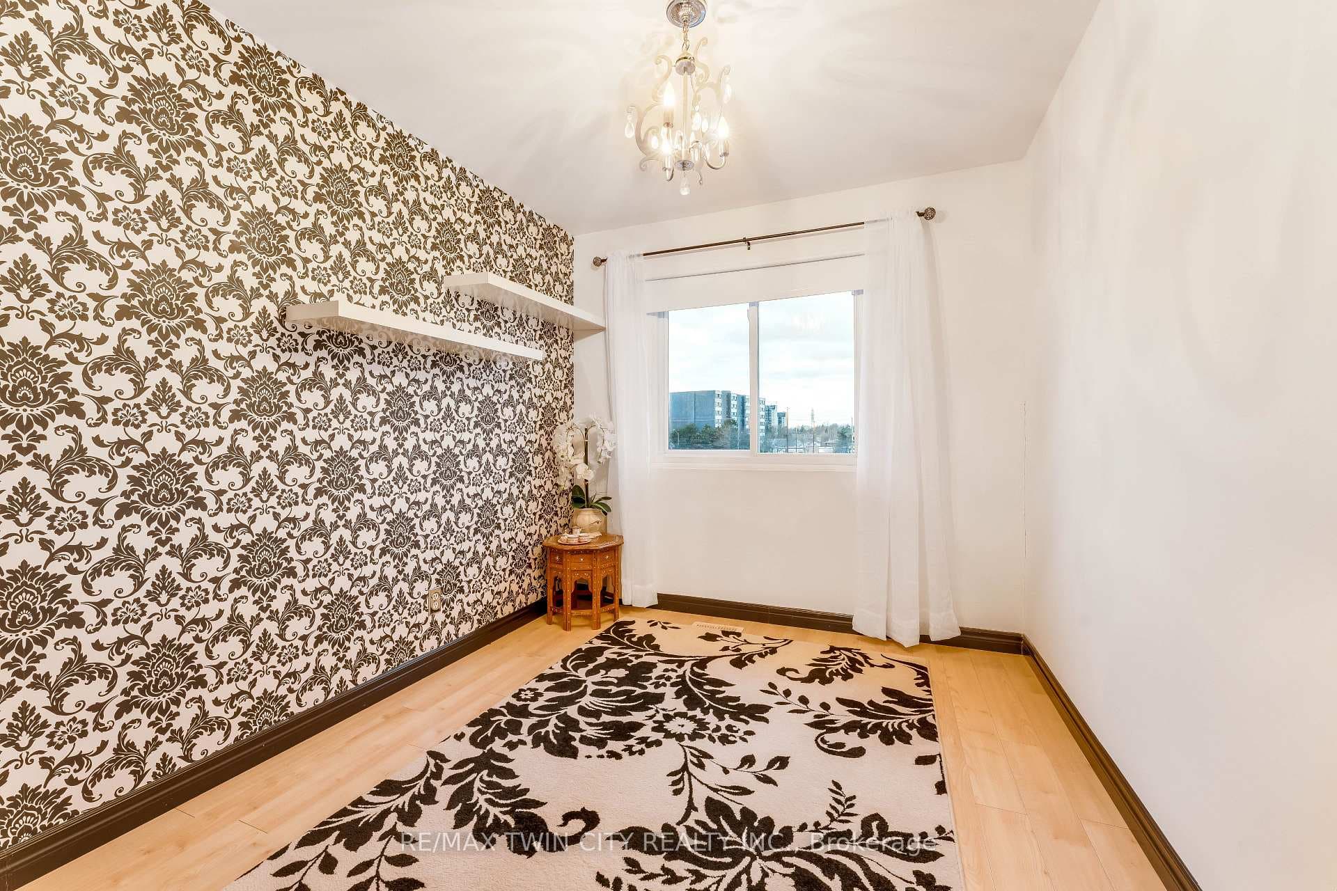 86 Overlea Drive photo 32
