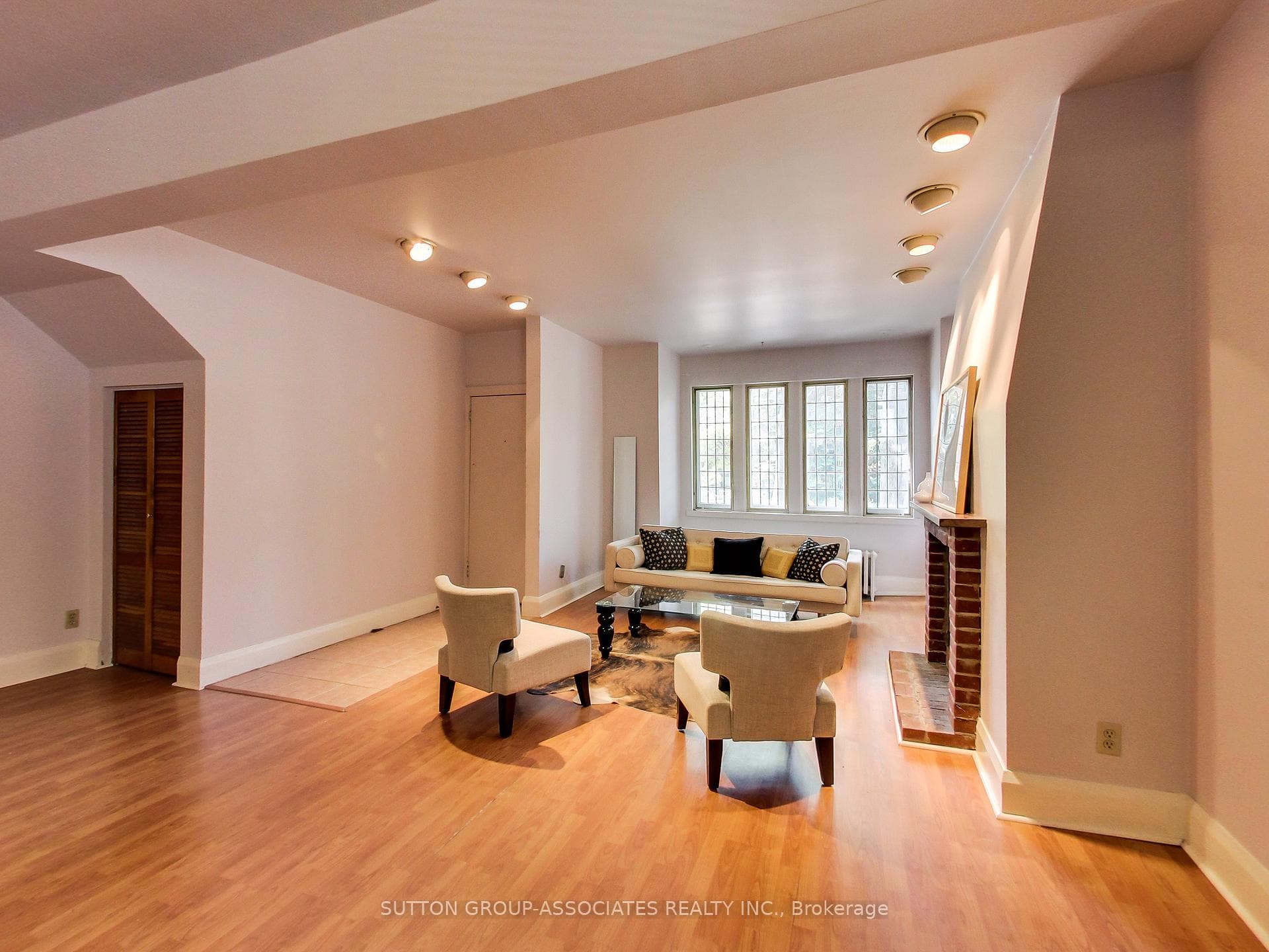 125 Walmer Road Unit Main Fl photo 8
