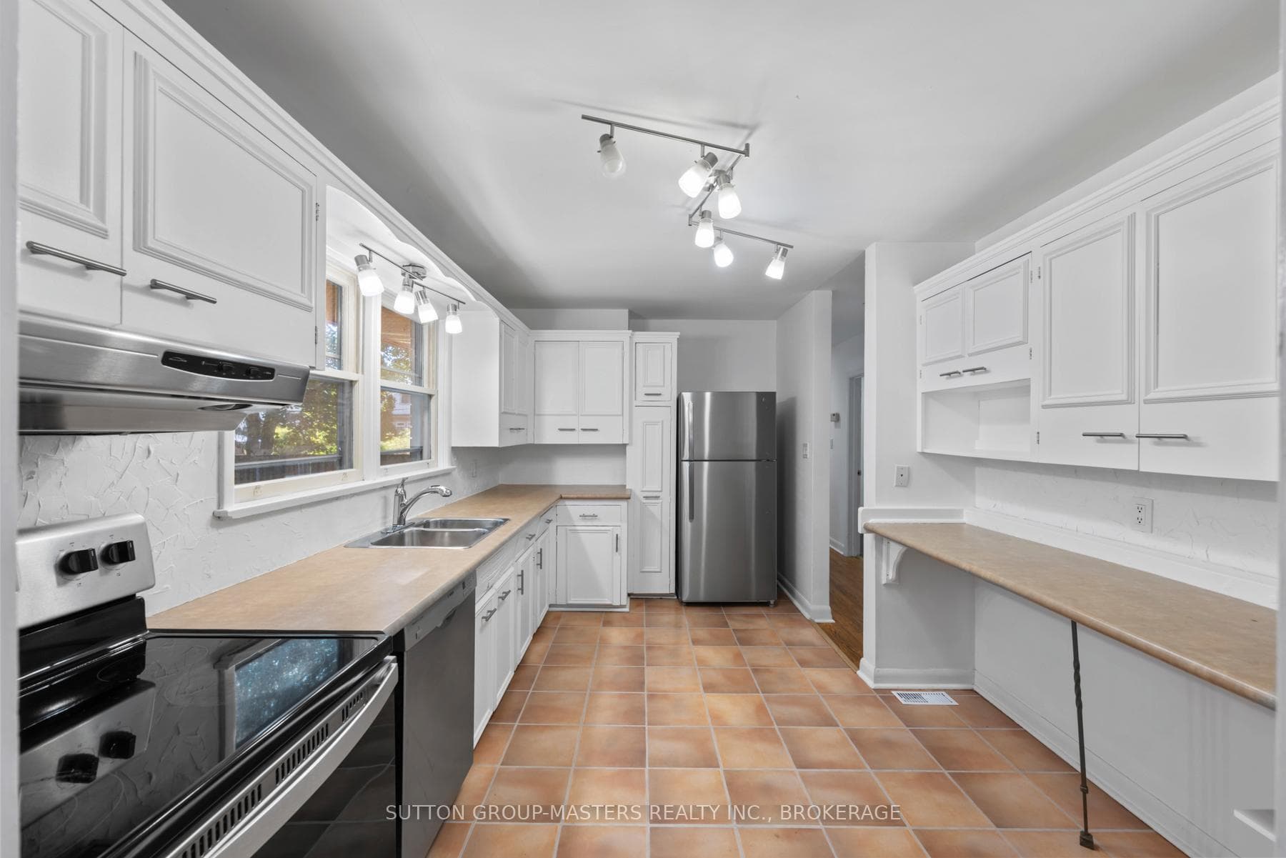 38 Watts Crescent photo 15