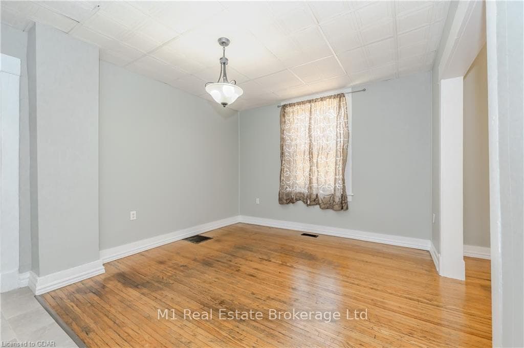 194 YORK Road photo 12