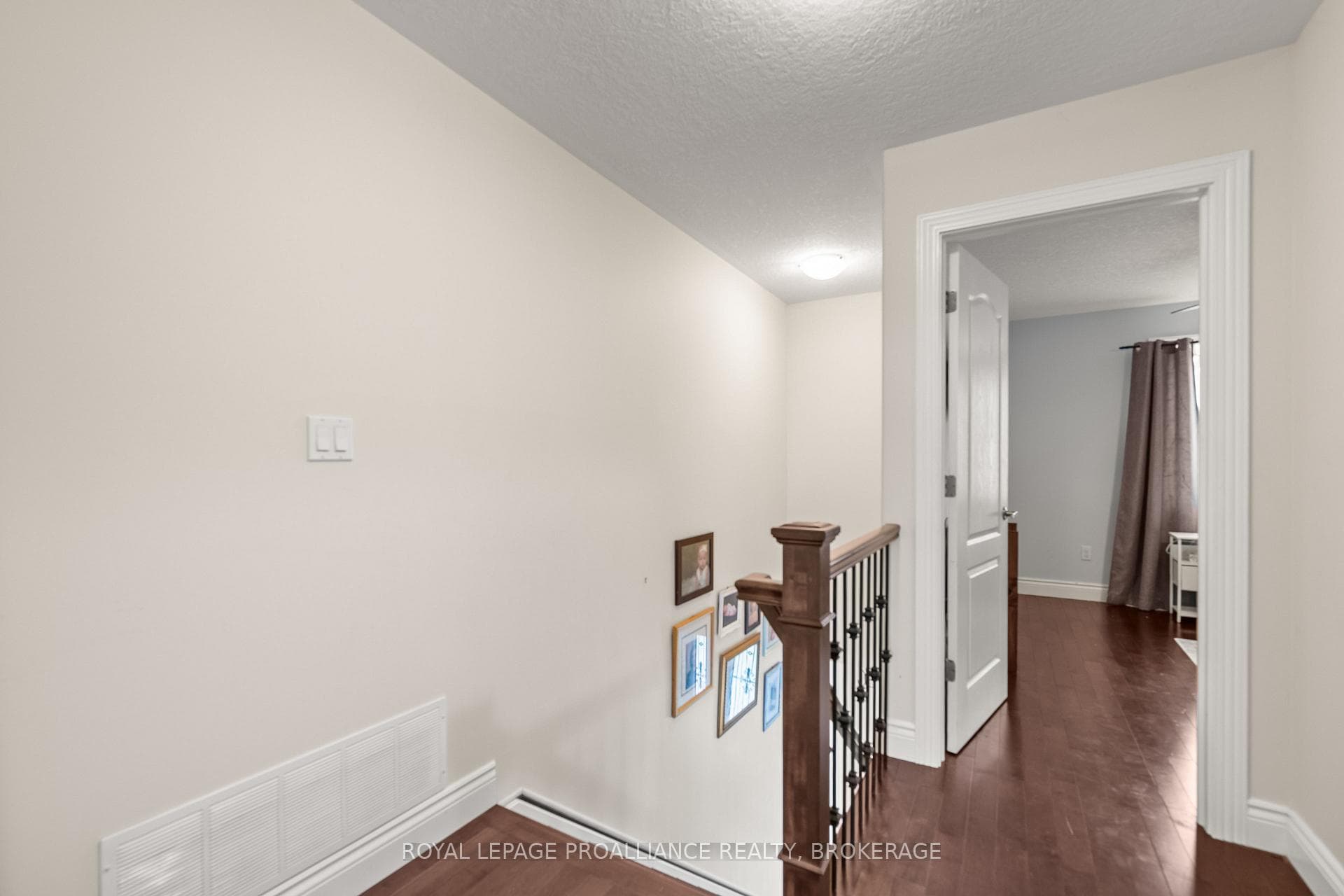 730 Roblin Road photo 18