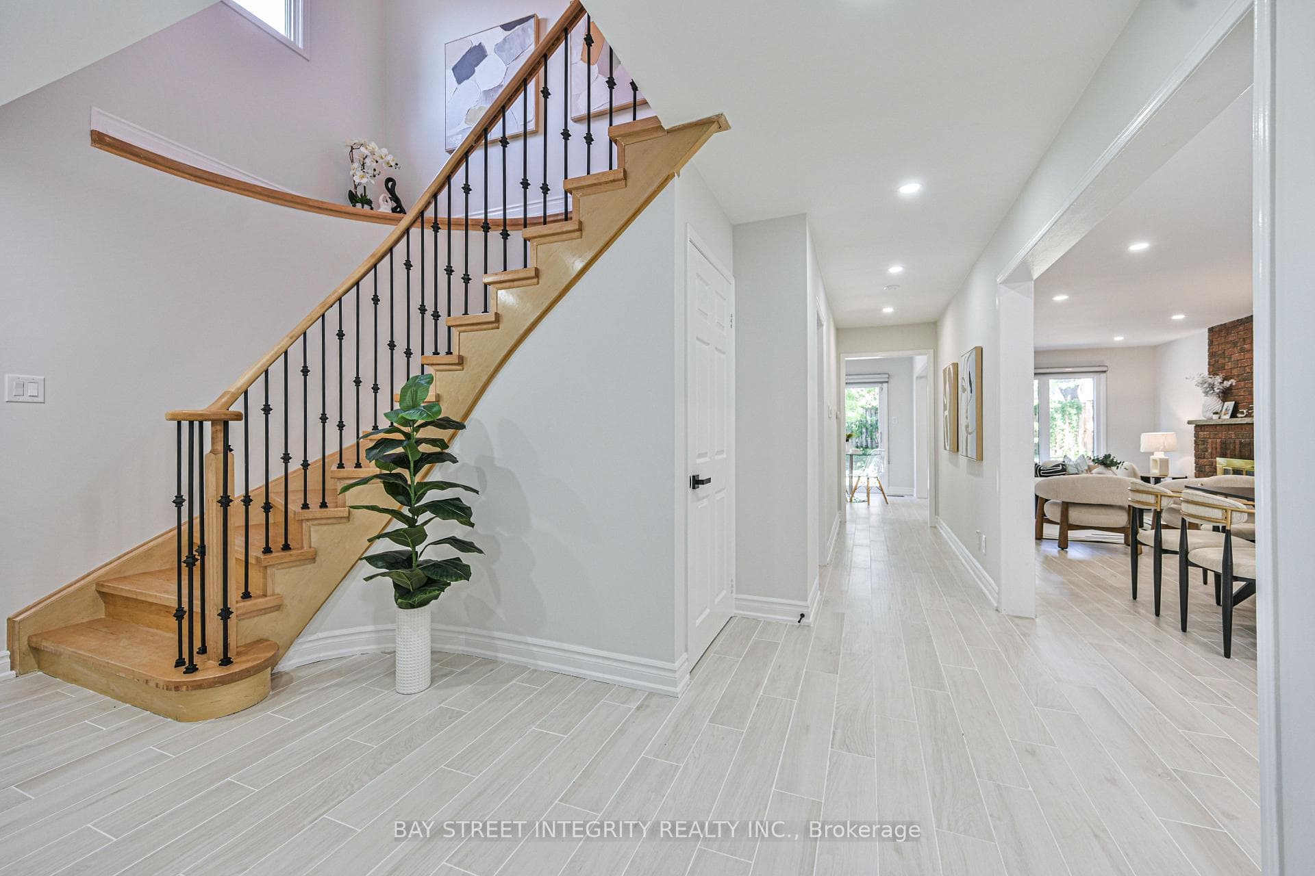 111 Michener Crescent photo 5