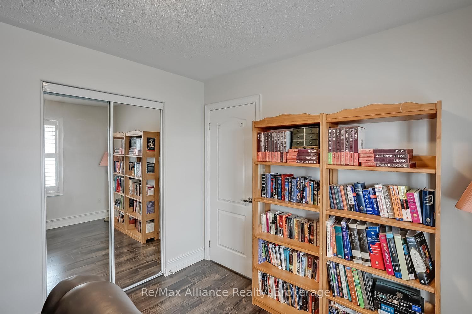 1246 Robson Crescent photo 26