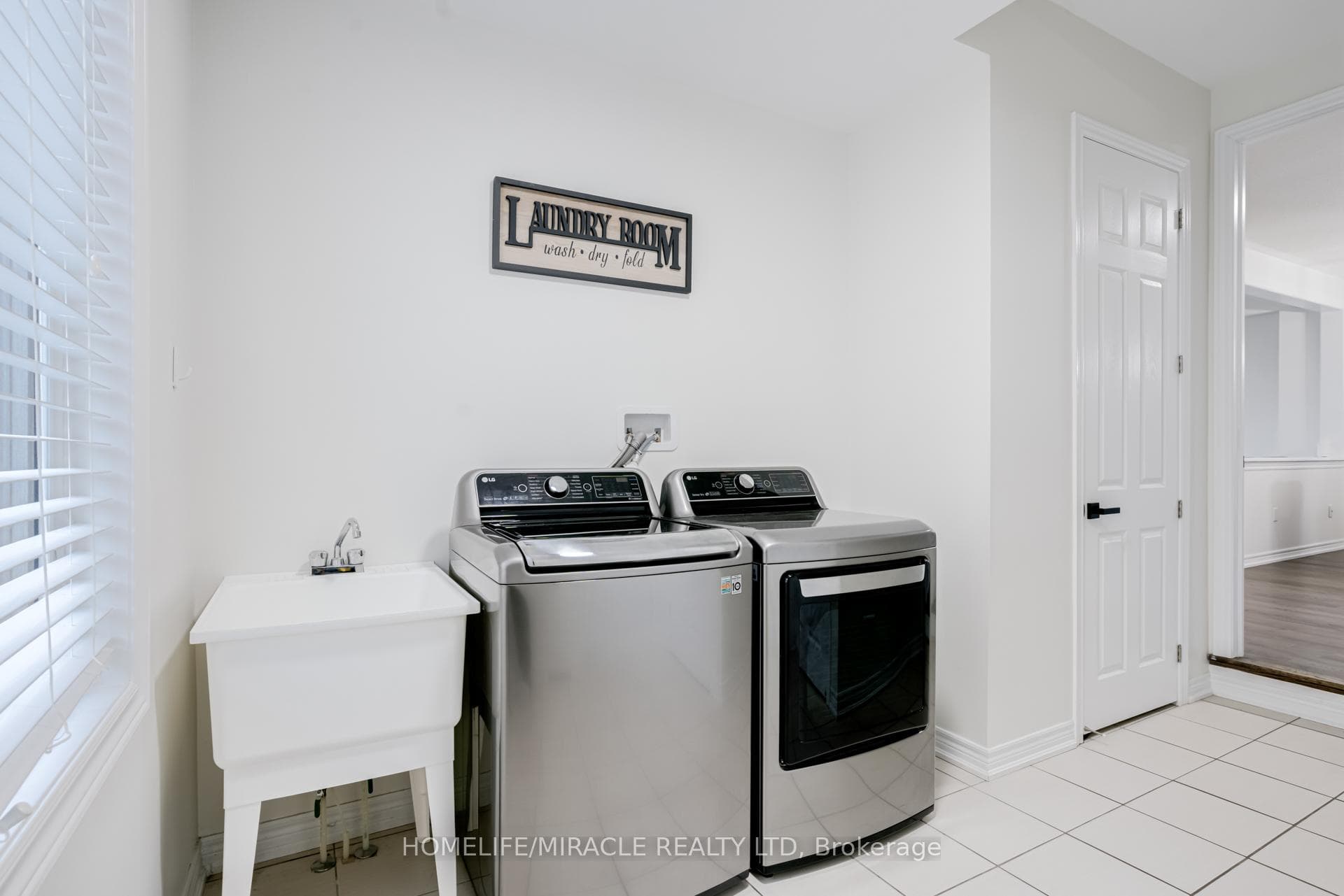 30 Atkinson Crescent photo 21