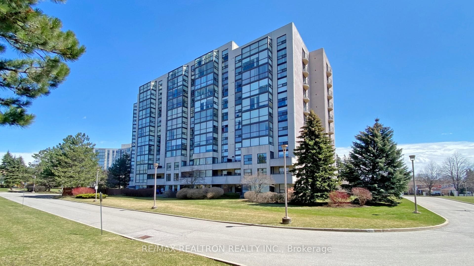 40 Harding Boulevard Unit 404 photo 50