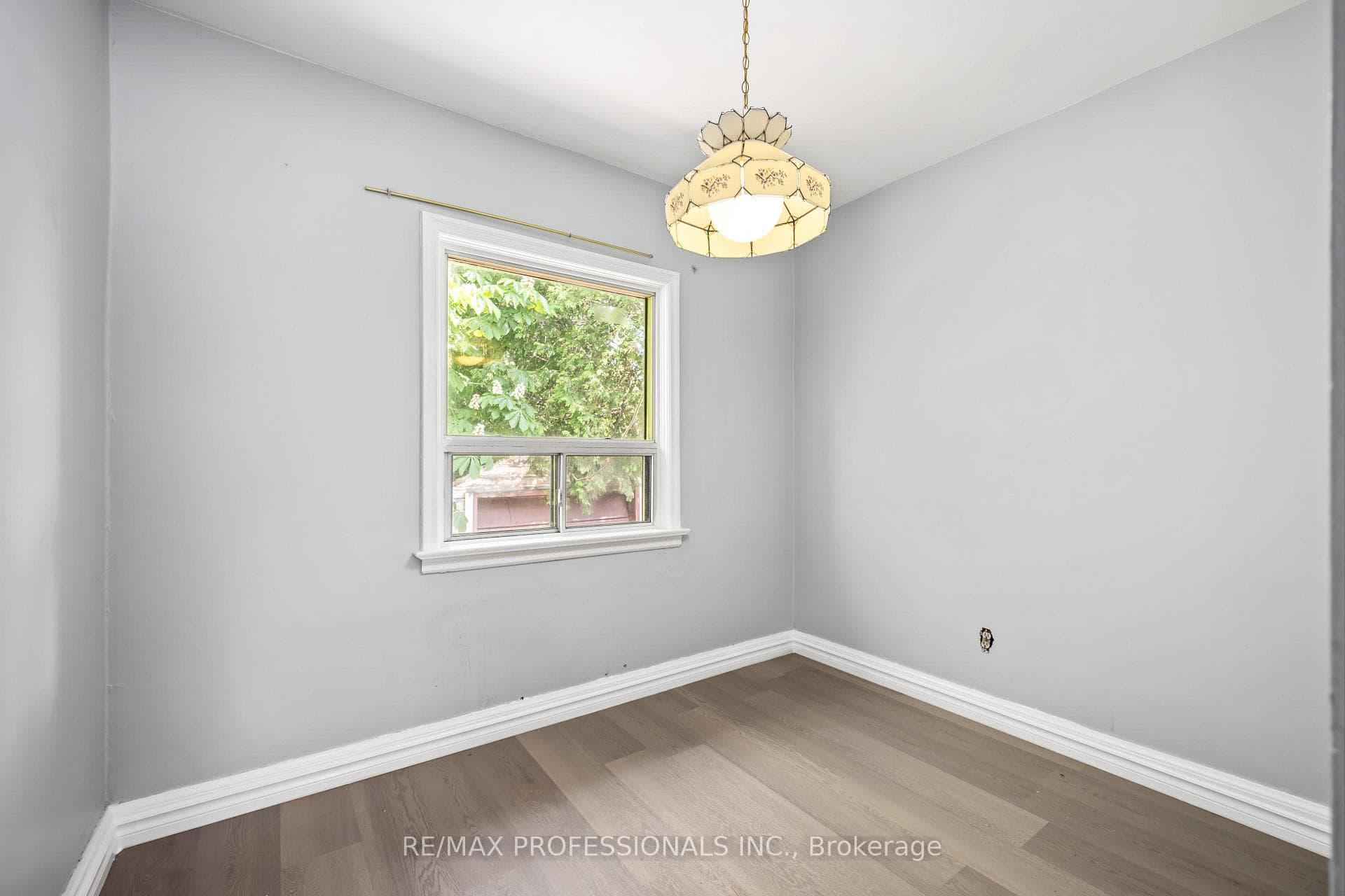 34 Dixon Road photo 12