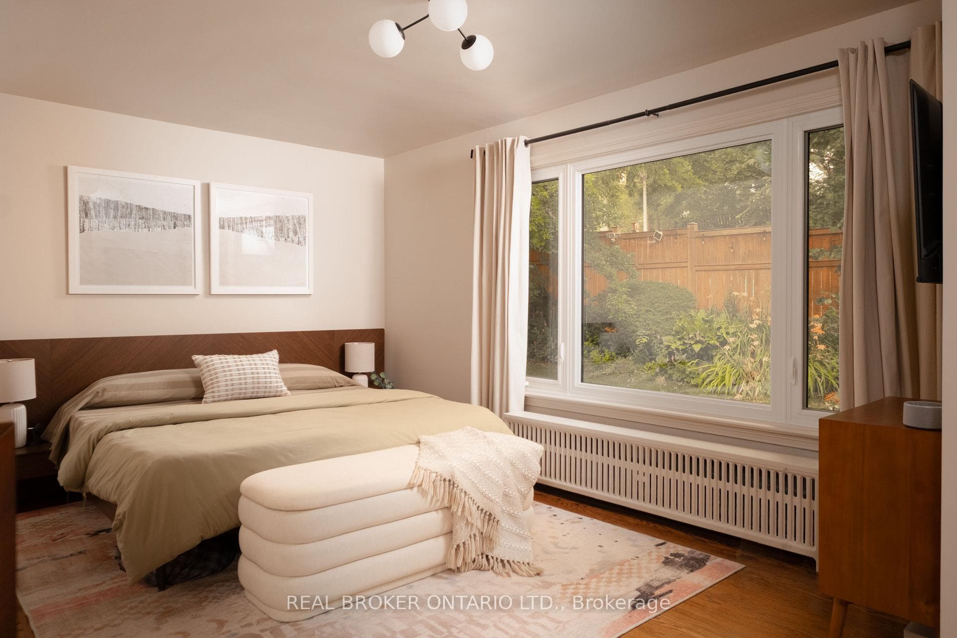 147 Thompson Avenue photo 24