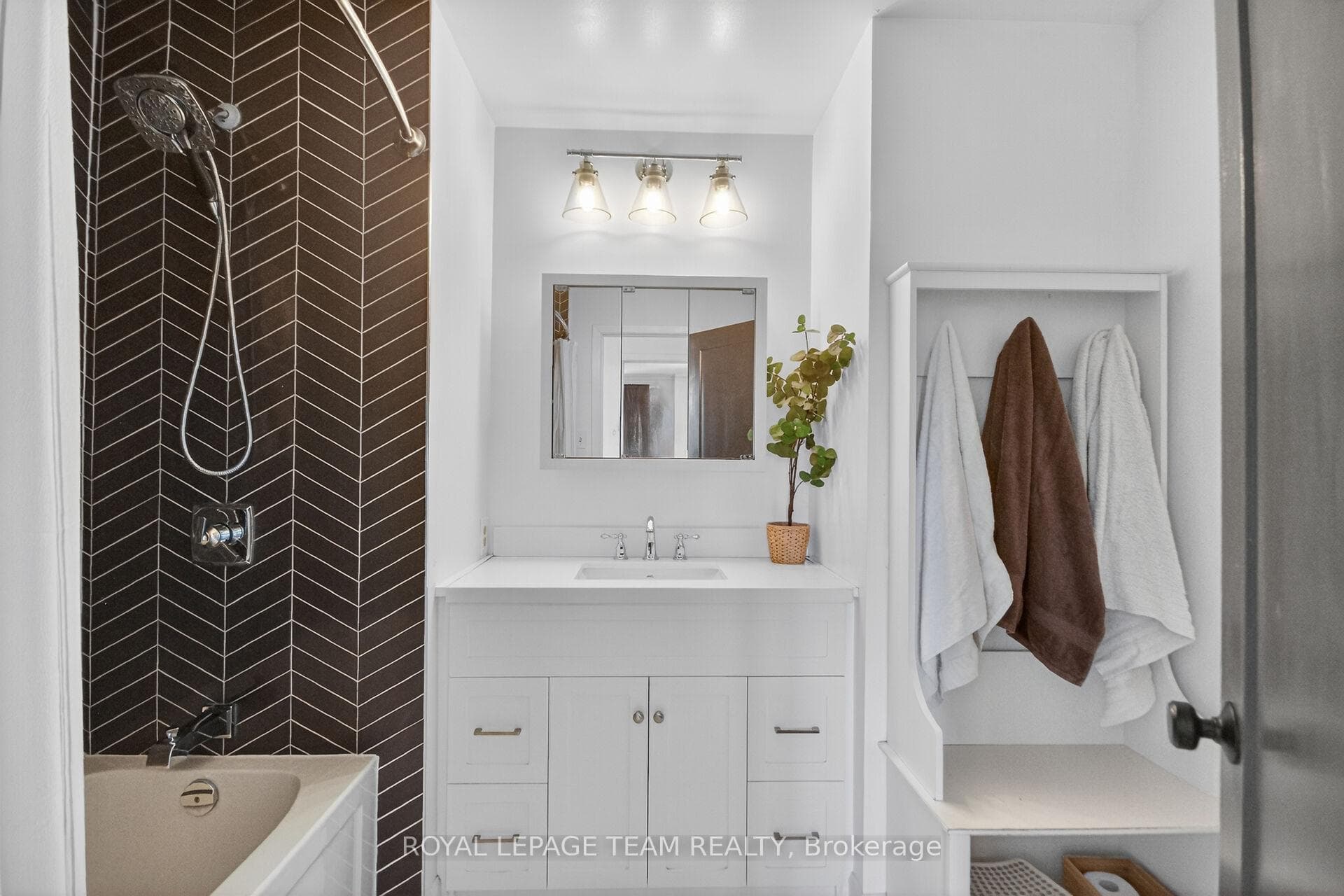 15 Markham Avenue photo 37
