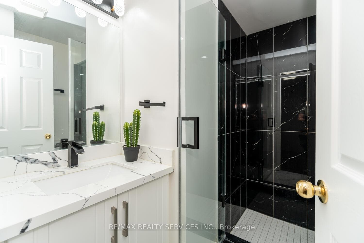 16 Regatta Crescent photo 31