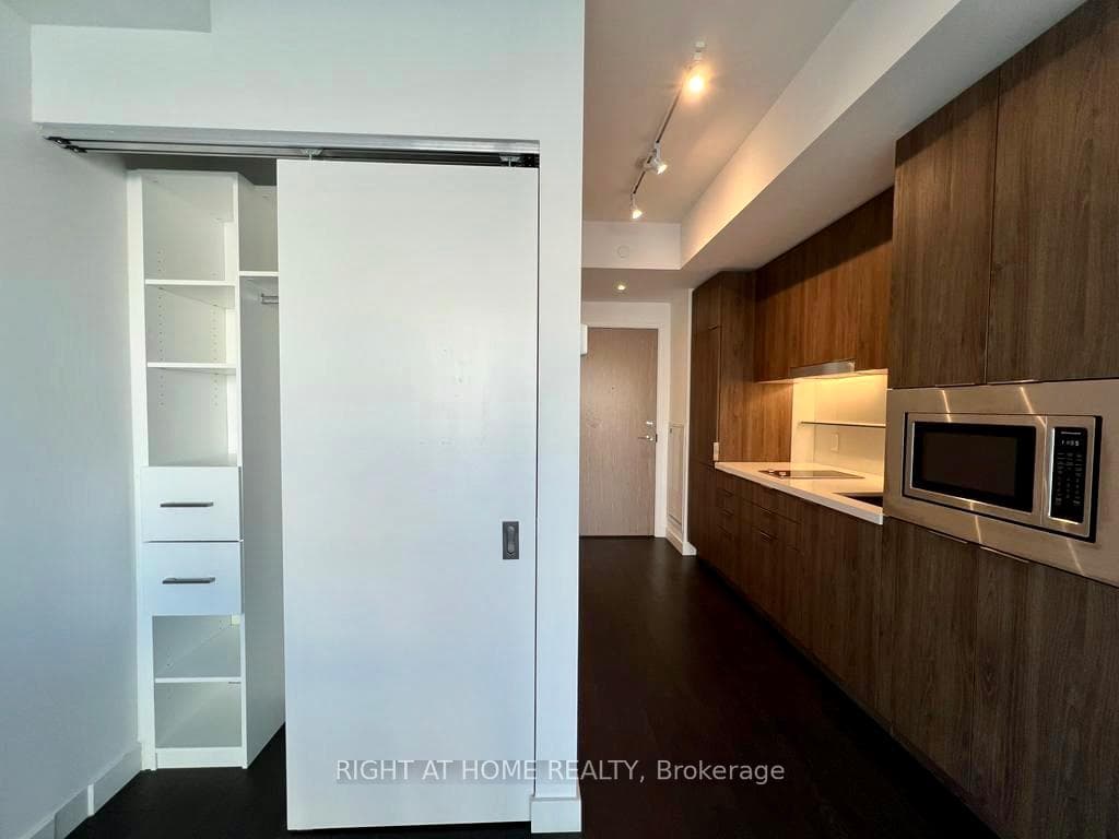 215 Queen Street Unit 2407 photo 6