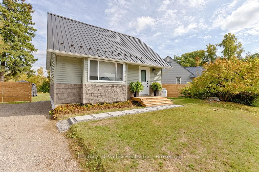 557 Sullivan Street photo 2