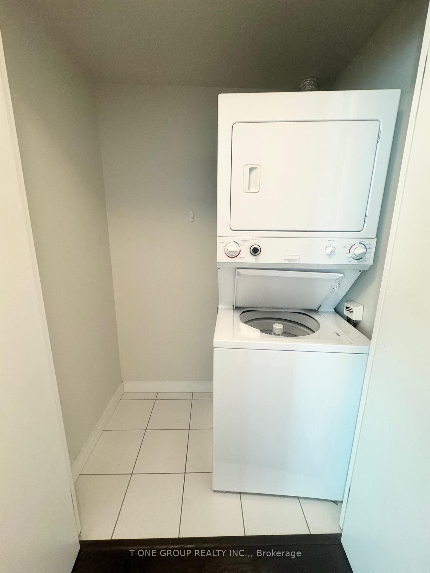33 Bay Street Unit 3705 photo 7