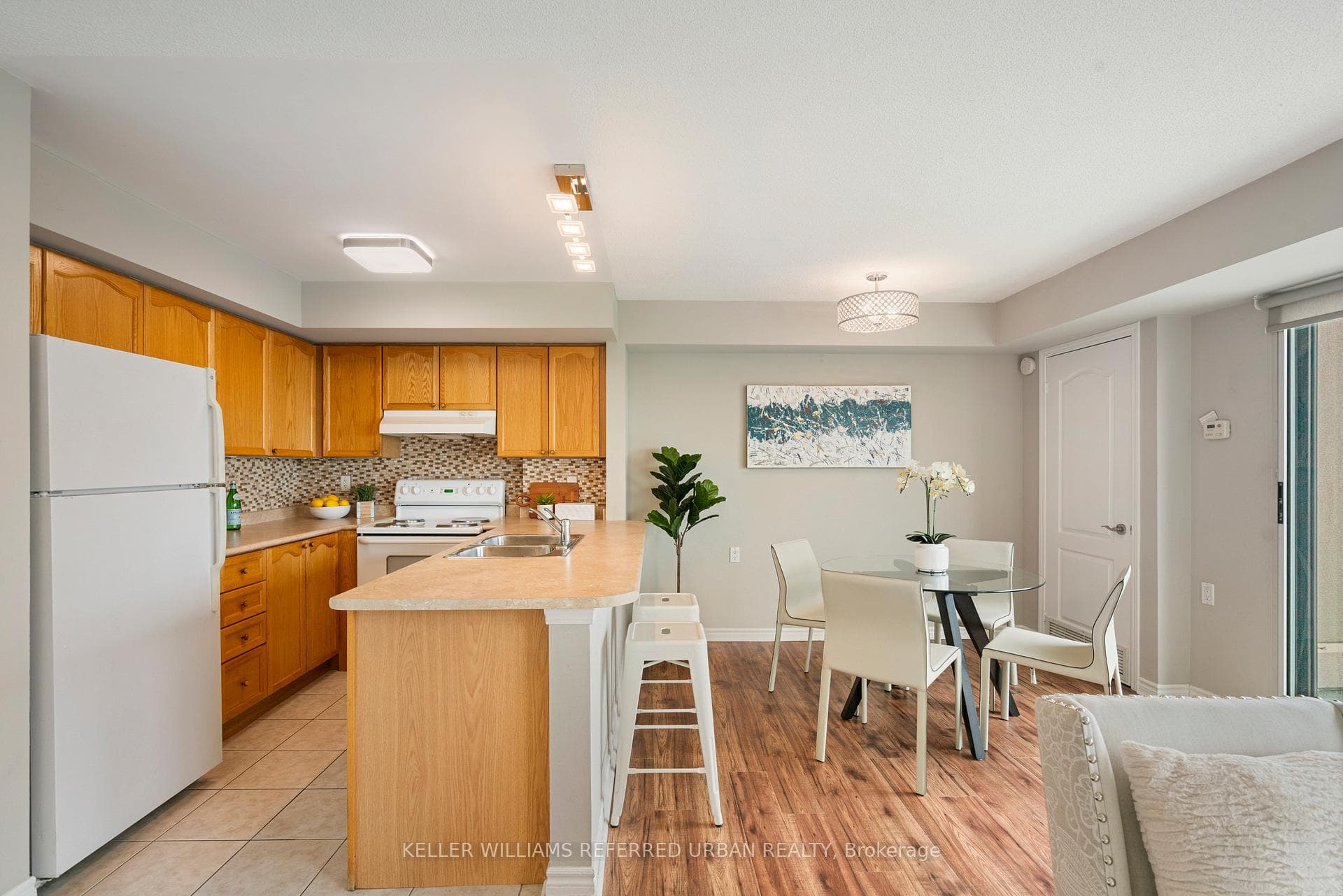 935 Sheppard Avenue Unit 906 photo 15