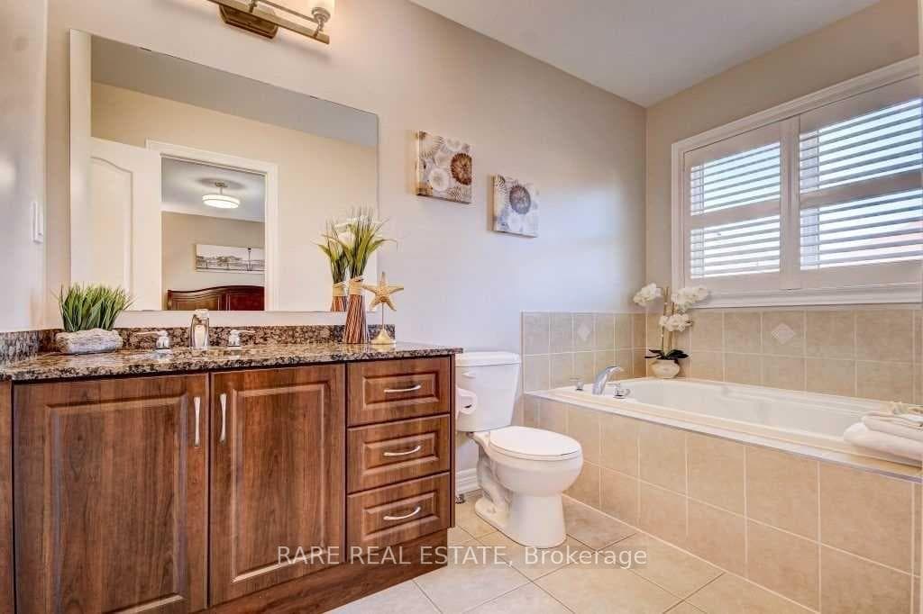 61 Aspermont Crescent photo 9